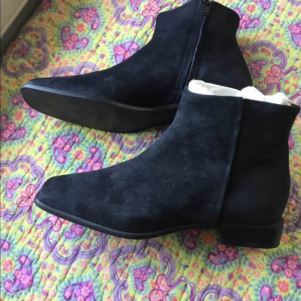 Like new! Square toe and heel Italian designer black suede boot size 39